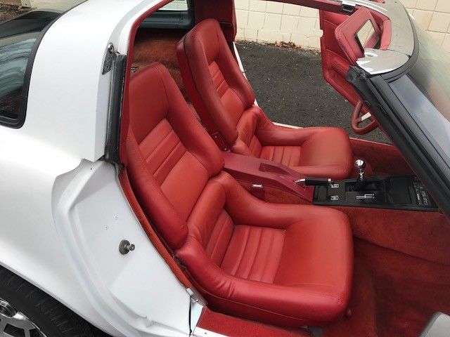 1979 White Chevrolet Corvette Coupe