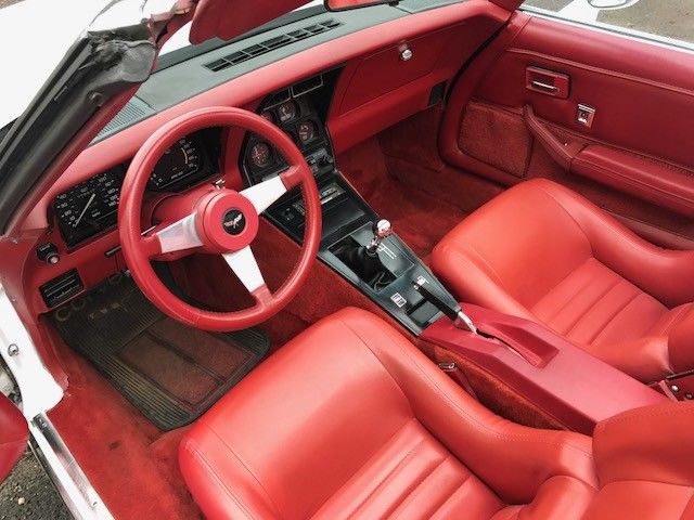 1979 White Chevrolet Corvette Coupe