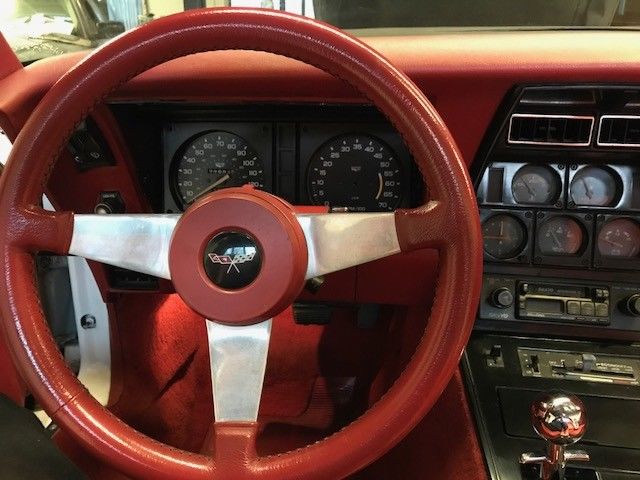1979 White Chevrolet Corvette Coupe