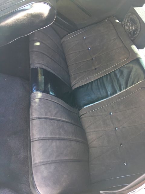 1979 Black metallic/ silver metallic Oldsmobile Cutlass Coupe