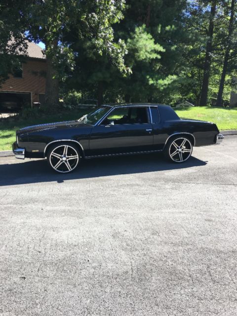 1979 Black metallic/ silver metallic Oldsmobile Cutlass Coupe