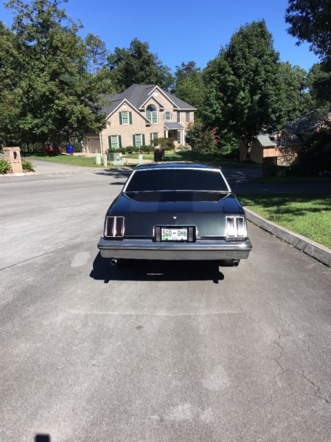1979 Black metallic/ silver metallic Oldsmobile Cutlass Coupe