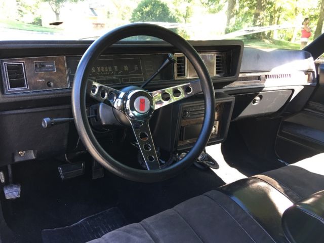 1979 Black metallic/ silver metallic Oldsmobile Cutlass Coupe