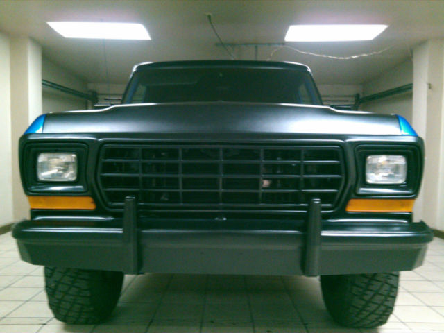 1979 BLUE & BLACK Ford F-150 SUPER CAB