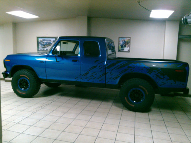 1979 BLUE & BLACK Ford F-150 SUPER CAB