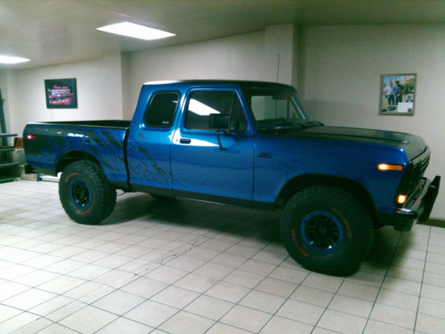 1979 BLUE & BLACK Ford F-150 SUPER CAB