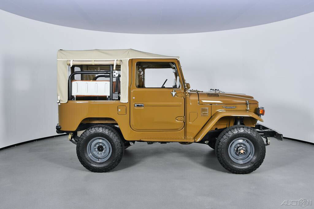 1979 Gray Toyota FJ40