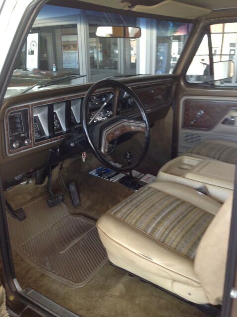 1979 White Ford Bronco SUV