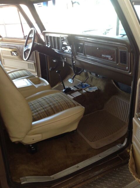 1979 White Ford Bronco SUV