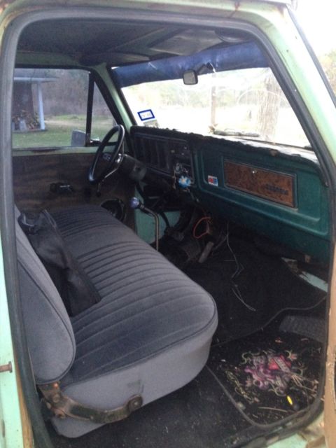 1979 Yellow Ford F-100 Stepside
