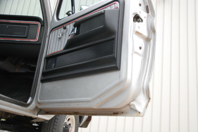 1979 Silver Ford F-150 Standard Cab Pickup