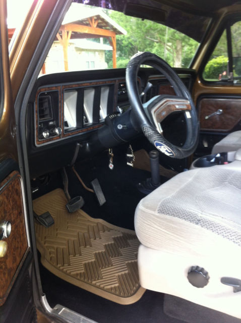 1979 walnut glow / raven black Ford F-150 truck
