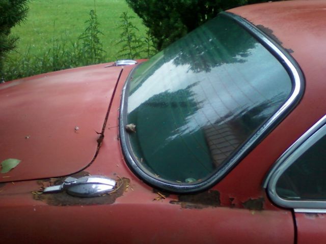 19790000 Red/Orange Jaguar XJ6 Sedan