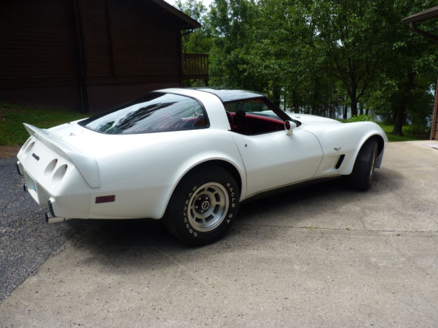 1979 White Chevrolet Corvette T-Top