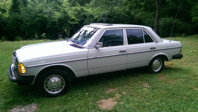 1979 Gray Mercedes-Benz 200-Series