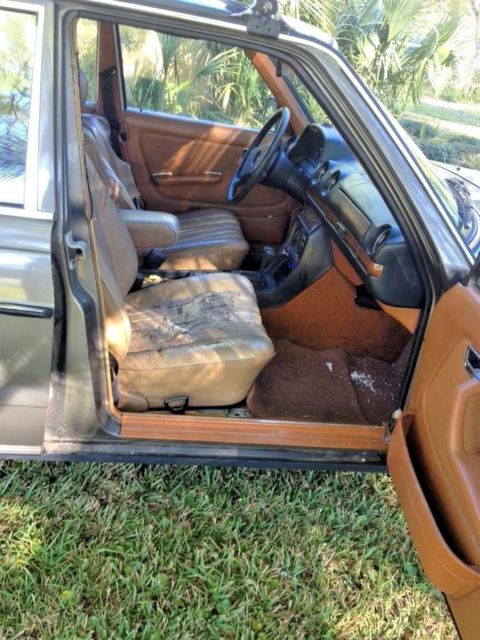 1979 Gray Mercedes-Benz 300-Series Sedan