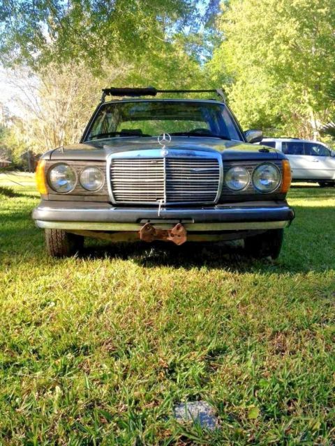 1979 Gray Mercedes-Benz 300-Series Sedan