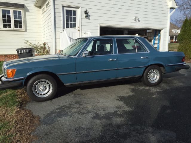 1979 Black Mercedes-Benz 300-Series Sedan