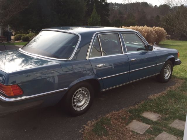 1979 Black Mercedes-Benz 300-Series Sedan