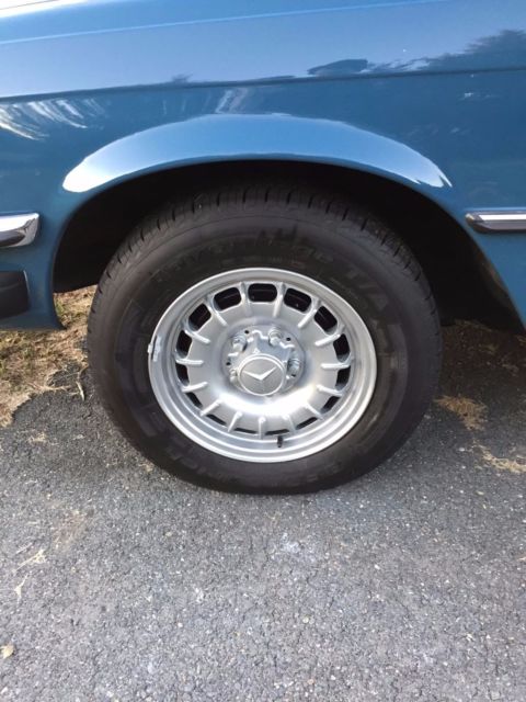 1979 Black Mercedes-Benz 300-Series Sedan