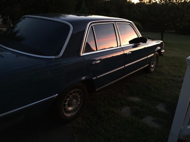 1979 Black Mercedes-Benz 300-Series Sedan