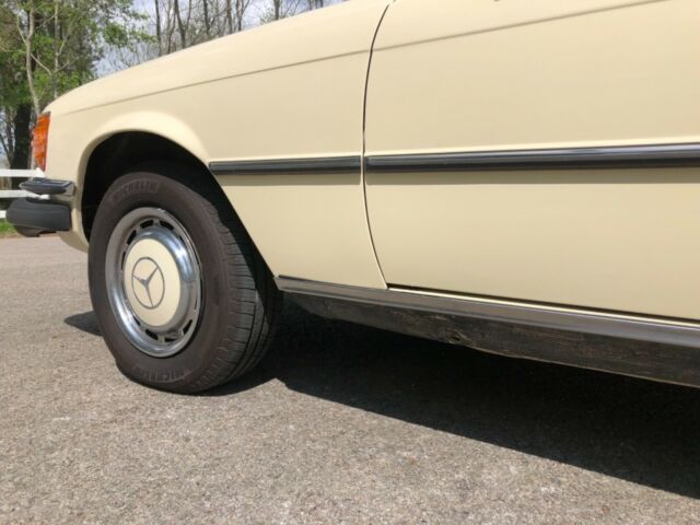 1979 Tan Mercedes-Benz 200-Series Sedan