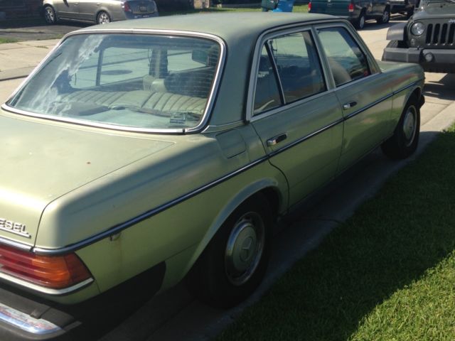 1979 Teal Mercedes-Benz 300-Series Sedan