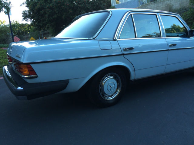 1979 Silver Mercedes-Benz 300-Series Sedan