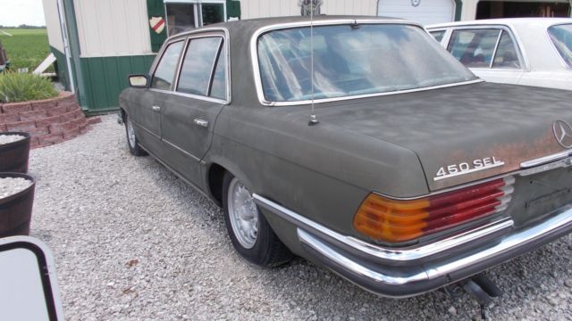1979 Dark Green Mercedes-Benz 400-Series Sedan