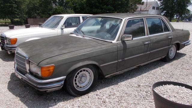 1979 Dark Green Mercedes-Benz 400-Series Sedan