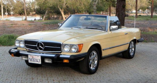 19790000 Yellow Mercedes-Benz 400-Series Convertible