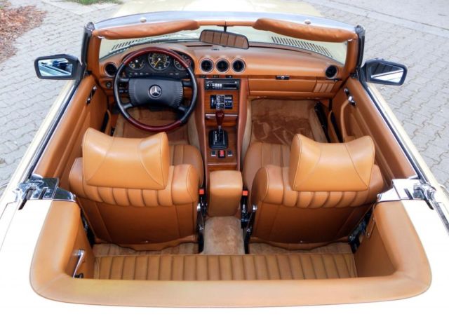 19790000 Yellow Mercedes-Benz 400-Series Convertible