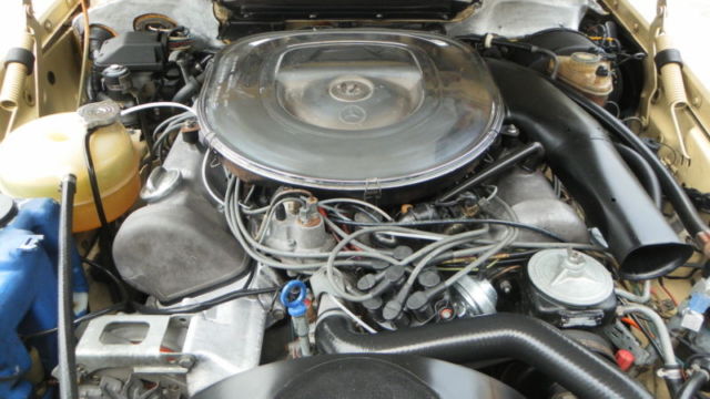 19790000 Yellow Mercedes-Benz 400-Series Convertible