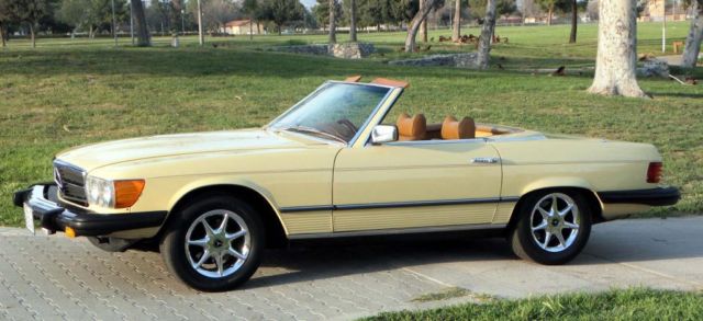 19790000 Yellow Mercedes-Benz 400-Series Convertible