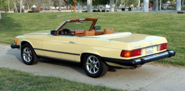 19790000 Yellow Mercedes-Benz 400-Series Convertible