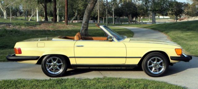 19790000 Yellow Mercedes-Benz 400-Series Convertible