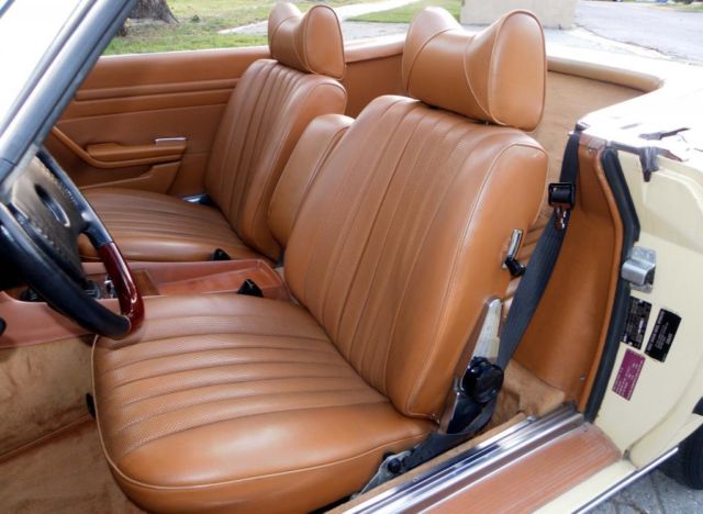 19790000 Yellow Mercedes-Benz 400-Series Convertible