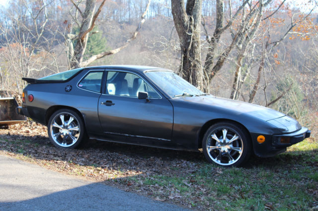 1979 grey Porsche 924 grand touring sports car