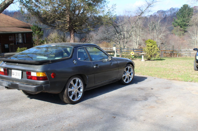 1979 grey Porsche 924 grand touring sports car