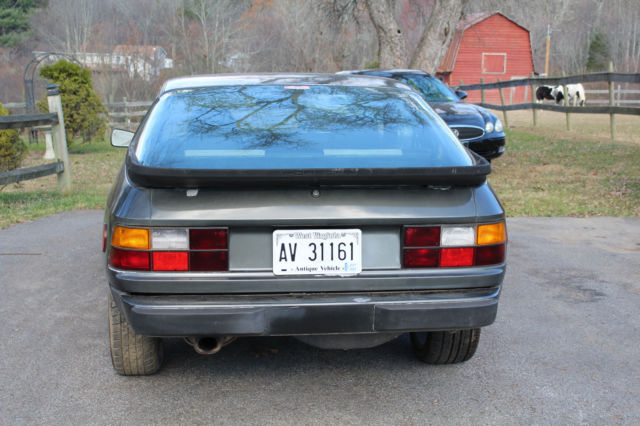 1979 grey Porsche 924 grand touring sports car