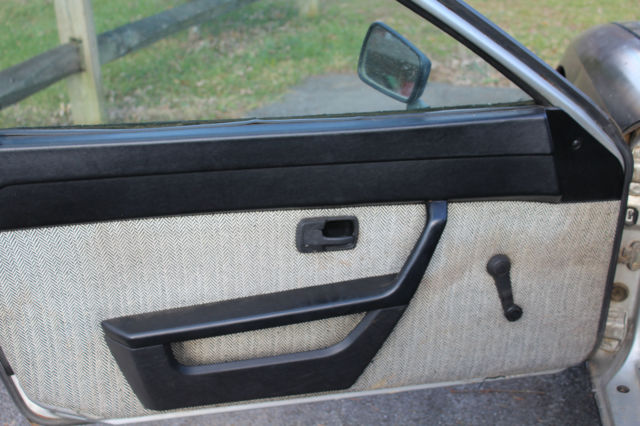 1979 grey Porsche 924 grand touring sports car