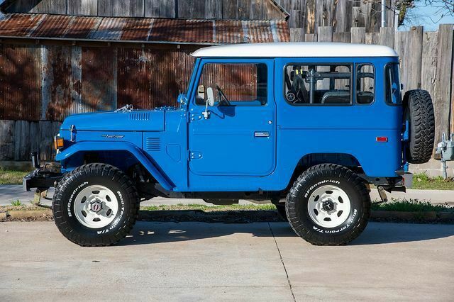 1979 Blue Toyota FJ Cruiser SUV