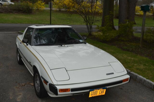 1979 White Mazda RX-7 Coupe