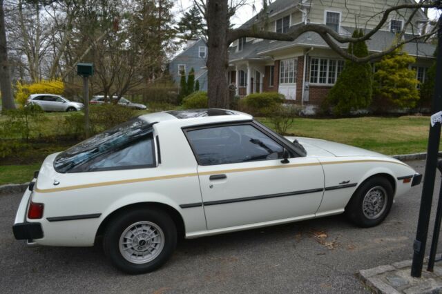 1979 White Mazda RX-7 Coupe