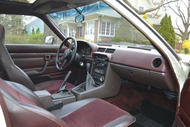 1979 White Mazda RX-7 Coupe