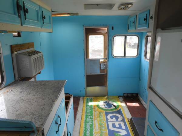 1979 White Toyota Dolphin Cab & Chassis