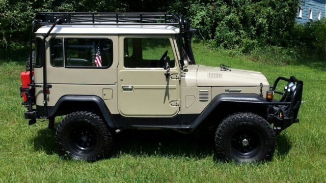 1979 Desert tan Toyota Land Cruiser