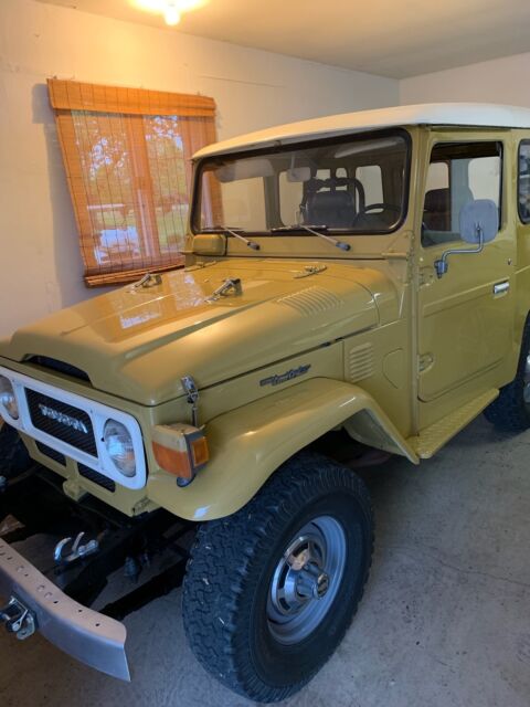 1979 Yellow Toyota FJ Cruiser 2 Door