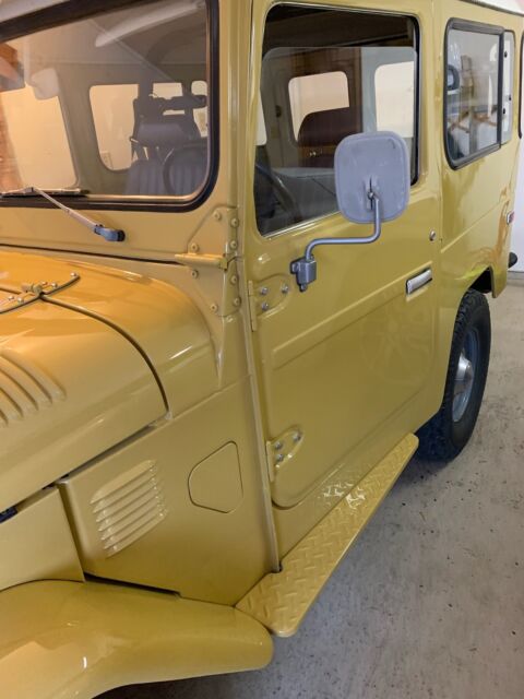 1979 Yellow Toyota FJ Cruiser 2 Door