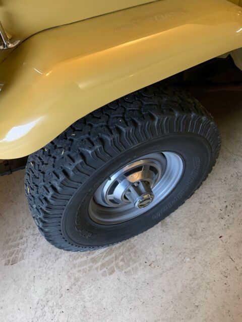 1979 Yellow Toyota FJ Cruiser 2 Door